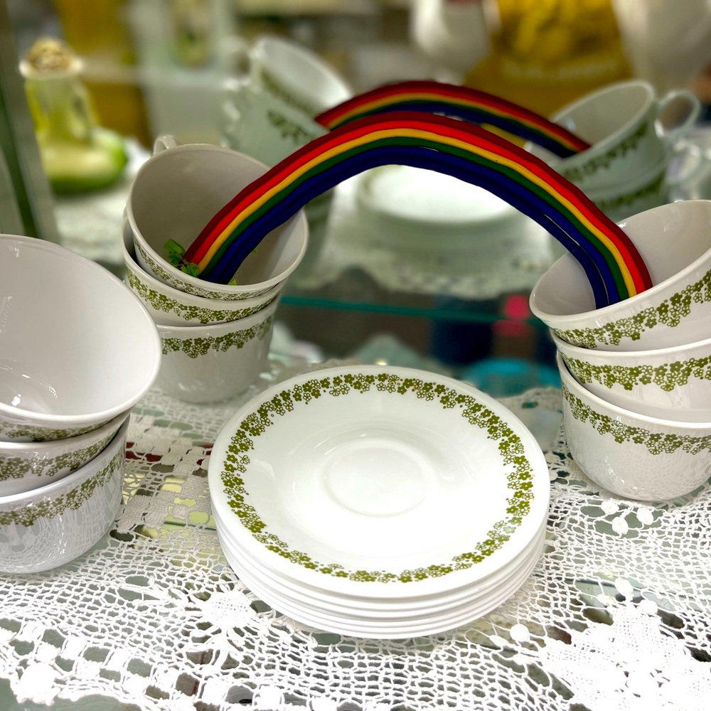 9 cups and 8 saucers Corelle Spring Blossom, also known as “Crazy Daisy”